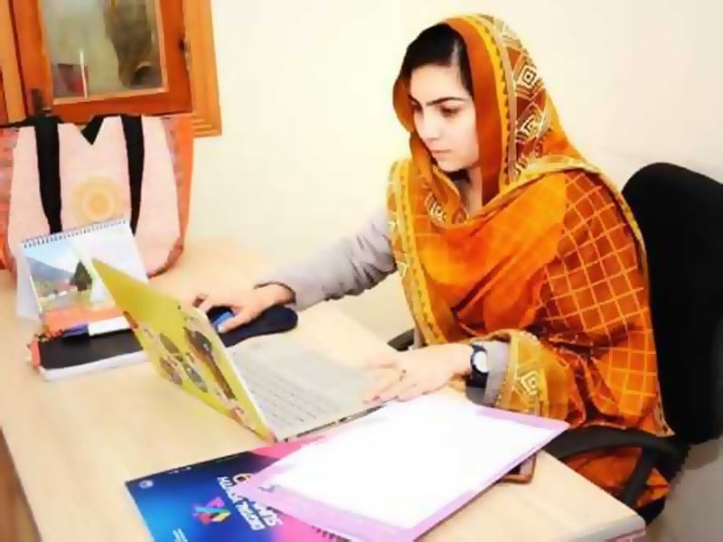 کیماڑی خواتین کے لیے مفت کمپیوٹر سنٹر کا قیام