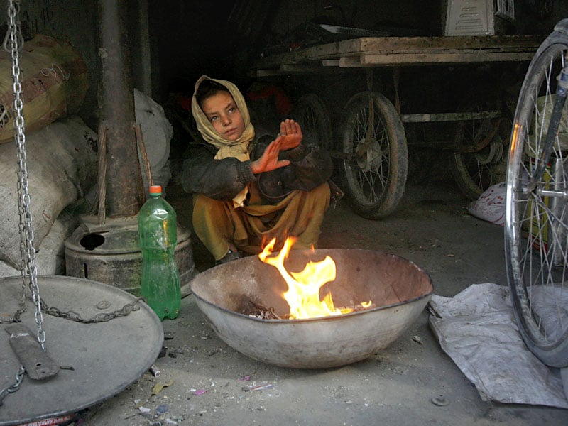 سردیوں کی سرد ترین رات، درجہ حرارت مزید گر جاتا ہے۔
