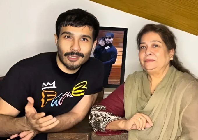 فیروز خان کا خاندان کالے جادو سے دوچار، اپنی ماں کا انکشاف