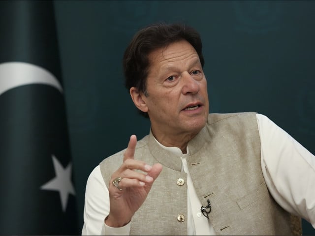 عمران نے ٹیم سے ملاقات کے لیے دباؤ ڈالا۔