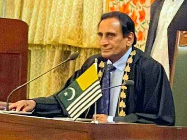 آزاد جموں و کشمیر کے سپیکر لطیف اکبر کے قافلے پر حملہ دو زخمی، سپیکر محفوظ نہیں۔
