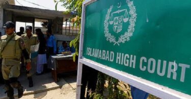 مدرسہ طالب علم داڑھی کے قاعدے کو چیلنج کرتا ہے