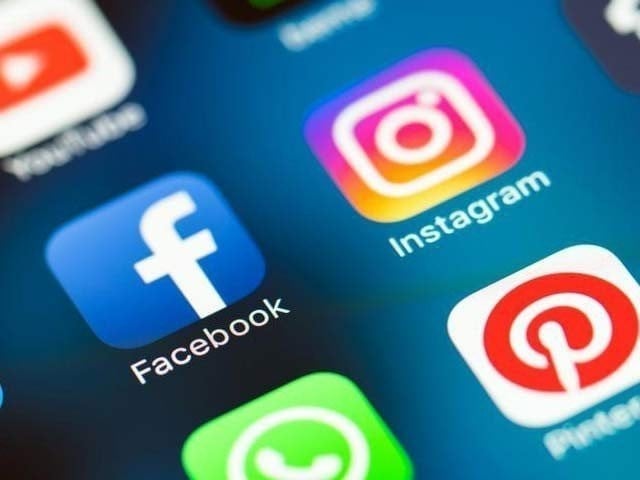 مطالعے کے لنکس اعلی سوشل میڈیا کے استعمال کو فریب نفسیاتی عوارض کے ل.