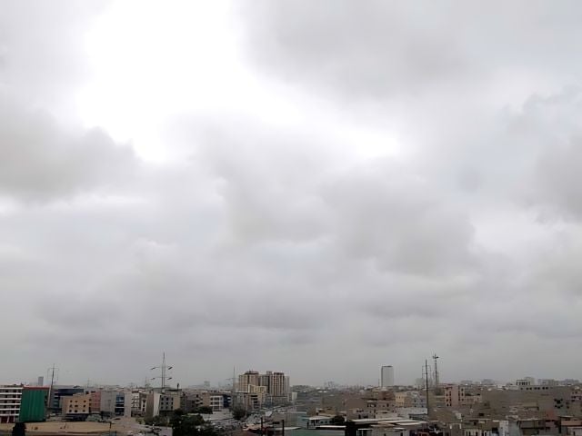 ابر آلود آسمان ، بارش کی توقع نہیں ، درجہ حرارت مستحکم ہے