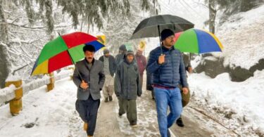 مری کے موسم سرما میں دلکش ہفتے کے آخر میں آنے والوں کو اپنی طرف متوجہ کرتا ہے