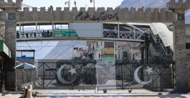 پاکستان نے خندق کی تعمیر پر کلیدی افغان بارڈر کراسنگ بند کردی