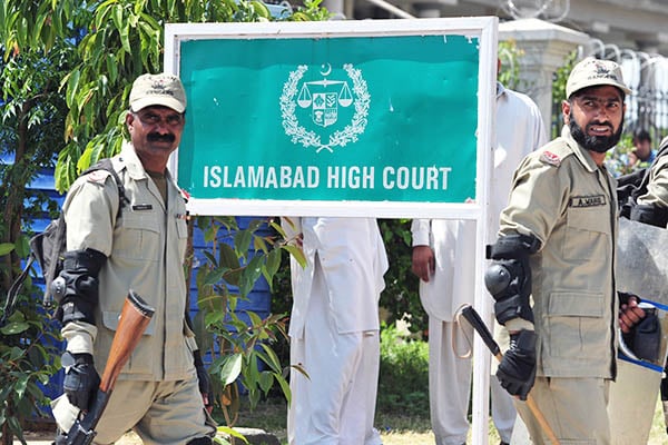 بار ججوں کی سنیارٹی کی فہرست کو بھی چیلنج کرتا ہے