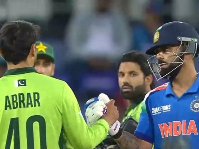 ویرات کوہلی نے سی ٹی میچ کے دوران ابرار احمد کی تعریف کی