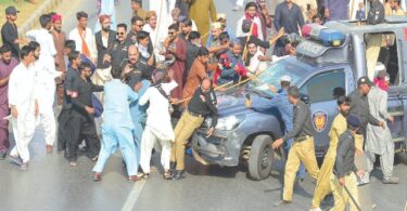 قومی شاہراہ چھ نہروں کے خلاف احتجاج میں مسدود ہوگئی