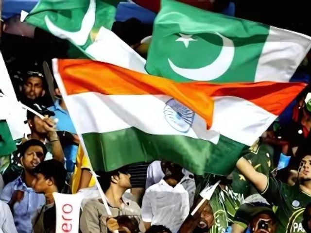 بڑی اسکرین پر پاکستان بمقابلہ ہندوستان کو دیکھنے کے لئے کراچی میں مقامات