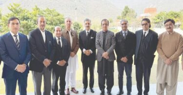 پی ٹی آئی نے چیف جسٹس سے ‘کورٹ پیکنگ’ سے باز آنے کی تاکید کی