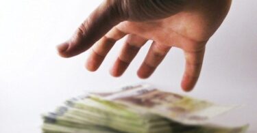 فتویوا کونسل کے ذریعہ متحدہ عرب امارات میں ڈی ایچ 25 پر زکاٹ کی شرح مقرر کی گئی ہے