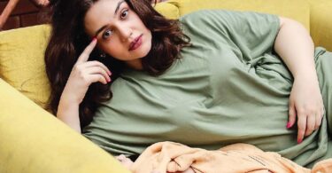 زارا نور عباس کا کہنا ہے کہ پاکستان کا شوبز ایک کمیونٹی ہے ، کوئی صنعت نہیں