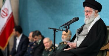 ایران کی خامنہ ای نے جوہری معاہدے کے مذاکرات کے لئے امریکی پیش کش کو مسترد کردیا