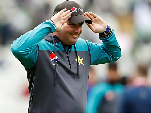مکی آرتھر نے جاوید گیلسپی کوچنگ رو کے بعد پاکستان کرکٹ افراتفری