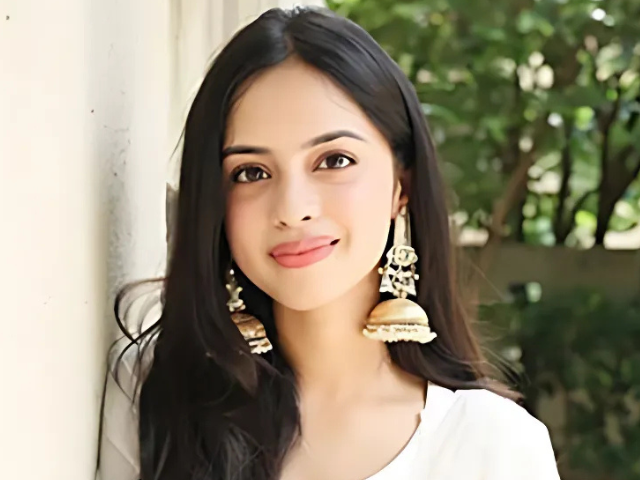 IIFA 2025 میں نتشی گوئل نے بہترین اداکارہ جیت لی ، عالیہ ، کترینہ ، اور شردھا کو شکست دے کر
