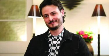 عثمان خالد بٹ اورکٹ کے دنوں کی عکاسی کرتا ہے
