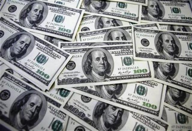 ٹرمپ کے فیڈ پریشر اسٹوکس انویسٹر جٹرز کے طور پر ڈالر گڑبڑ کرتا ہے