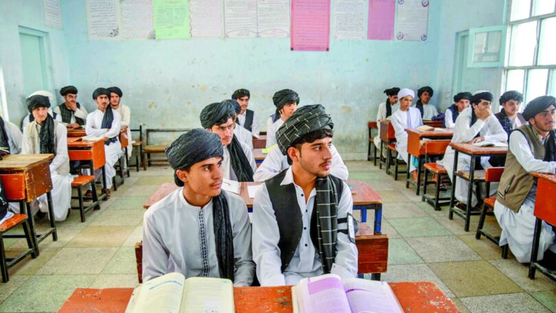 افغان لڑکوں کو سخت یکساں قواعد کا سامنا کرنا پڑتا ہے