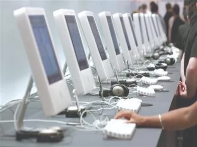 کیا پاکستان اس کے ڈیجیٹل لمحے پر قبضہ کرسکتا ہے؟