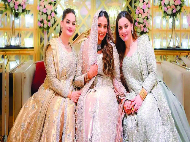 منل خان نے دلہن کی روشنی کو چوری کرنے کے خلاف انتباہ کیا ہے